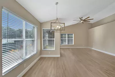 9012 S Lake Park Cir S, Davie, FL 33328 - Photo 14