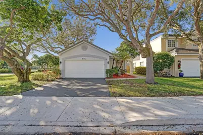 9012 S Lake Park Cir S, Davie, FL 33328 - Photo 2