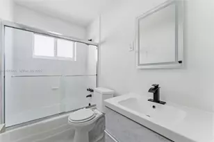 251 N 71st Ave, Hollywood, FL 33024 - Photo 12