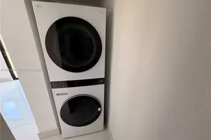 3527 NW 17th St, Miami, FL 33125 - Photo 16