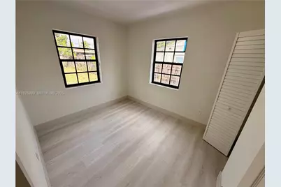 3527 NW 17th St, Miami, FL 33125 - Photo 12