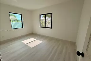 3527 NW 17th St, Miami, FL 33125 - Photo 14