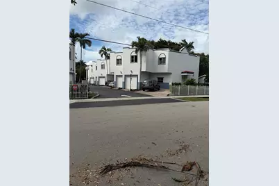 2927 SW 18th Ter, Fort Lauderdale, FL 33315 - Photo 2