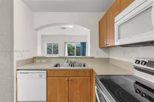 7995 NW 8th St, Miami, FL 33126 - Photo 12