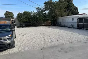 659 E 19th St, Hialeah, FL 33013 - Photo 10