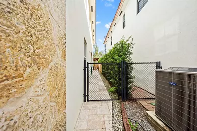 6933 NW 104th Ct, Doral, FL 33178 - Photo 14