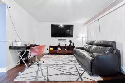 8105 Lagos De Campo Blvd #J-2, Tamarac, FL 33321 - Photo 6