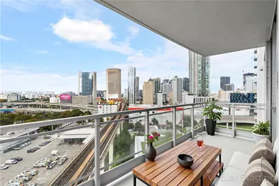 90 SW 3rd St #1512, Miami, FL 33130 - Photo 2