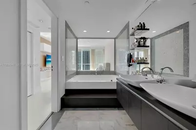 200 Biscayne Boulevard Way #3108, Miami, FL 33131 - Photo 30