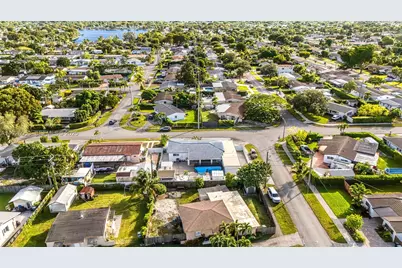 9365 SW 44th St, Miami, FL 33165 - Photo 6