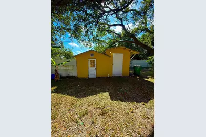 1340 Peri St, Opa-Locka, FL 33054 - Photo 6