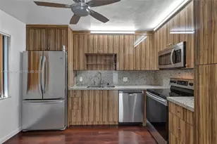 302 Lakeview Dr, Weston, FL 33326 - Photo 2