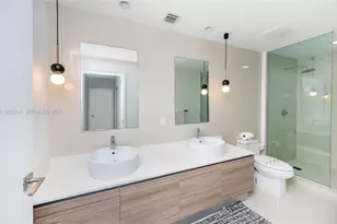 121 NE 34th St, Miami, FL 33137 - Photo 18