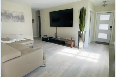 19066 Bobolink Dr, Hialeah, FL 33015 - Photo 2