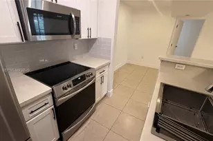 10670 SW 156th Pl, Miami, FL 33196 - Photo 4