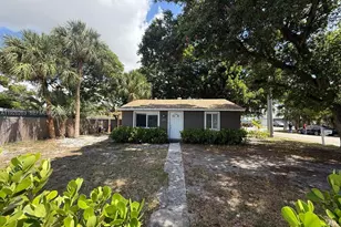 1299 NE 40th Ct, Oakland Park, FL 33334 - Photo 2
