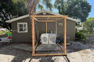 1299 NE 40th Ct, Oakland Park, FL 33334 - Photo 12