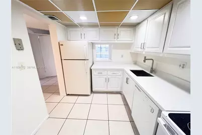 7801 S Colony Cir S #201, Tamarac, FL 33321 - Photo 2