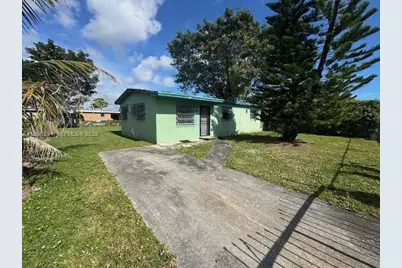 10835 SW 221 St, Unincorporated Dade County, FL 33170 - Photo 2