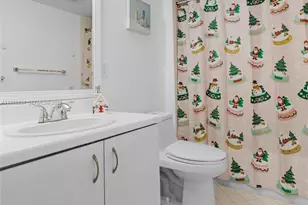 900 SW 142nd Ave, Pembroke Pines, FL 33027 - Photo 18