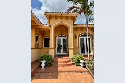 20401 SW 184th St, Miami, FL 33187 - Photo 2