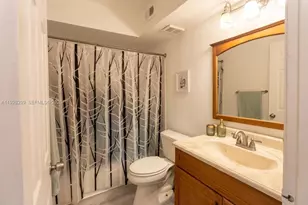 2420 NW 33rd St, Oakland Park, FL 33309 - Photo 12