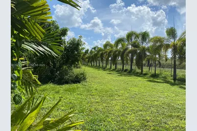 20401 SW 184th St, Miami, FL 33187 - Photo 8