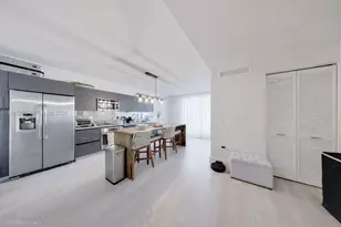 31 SE 6th St, Miami, FL 33131 - Photo 2