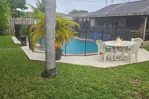 11461 NW 45th Pl, Sunrise, FL 33323 - Photo 4