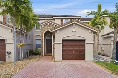 15369 SW 8th Ln, Miami, FL 33194 - Photo 2