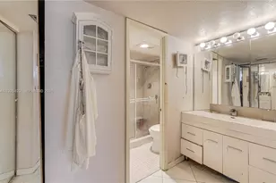 1100 St Charles Pl, Pembroke Pines, FL 33026 - Photo 22