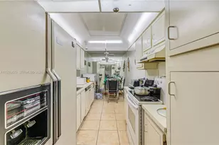 1100 St Charles Pl, Pembroke Pines, FL 33026 - Photo 14