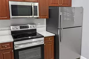 10313 NW 8th St, Pembroke Pines, FL 33026 - Photo 2