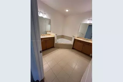 115 E Riverwalk Cir E, Plantation, FL 33325 - Photo 8