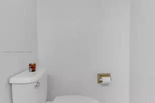 1900 W 68th St, Hialeah, FL 33014 - Photo 12