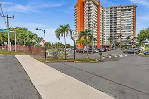 1301 NE Miami Gardens Dr, Miami, FL 33179 - Photo 46