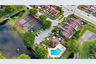 1056 E Lakes Dr, Deerfield Beach, FL 33064 - Photo 36