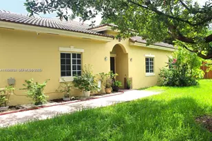 1209 NE 32nd Ave, Homestead, FL 33033 - Photo 2