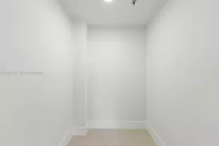 4854 NW 7th St, Miami, FL 33126 - Photo 18