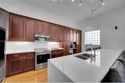 1135 Satinleaf St, Hollywood, FL 33019 - Photo 32