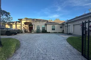 15335 SW 80th Ave, Palmetto Bay, FL 33157 - Photo 2