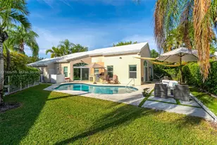 15241 Wilshire Ct, Pembroke Pines, FL 33027 - Photo 4