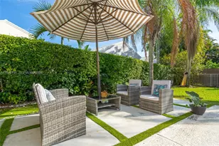 15241 Wilshire Ct, Pembroke Pines, FL 33027 - Photo 2