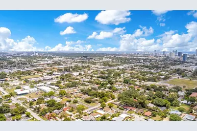 417 SW 3rd St, Hallandale Beach, FL 33009 - Photo 18