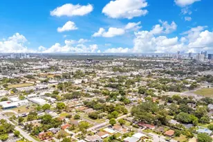 417 SW 3rd St, Hallandale Beach, FL 33009 - Photo 18