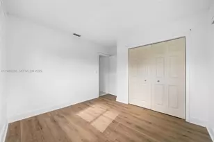 3925 NW 19th Ave, Oakland Park, FL 33309 - Photo 24