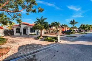 19901 NW 77th Ct, Hialeah, FL 33015 - Photo 4