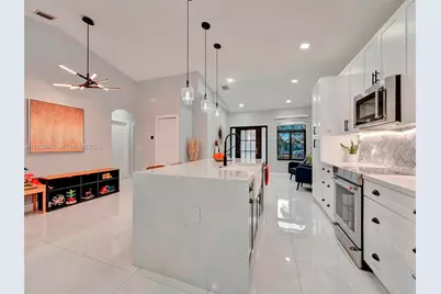 19901 NW 77th Ct, Hialeah, FL 33015 - Photo 20