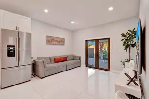 19901 NW 77th Ct, Hialeah, FL 33015 - Photo 10