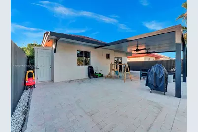 19901 NW 77th Ct, Hialeah, FL 33015 - Photo 44